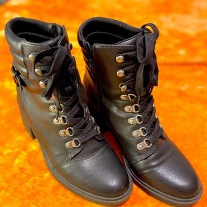 Great boots for a narrow foot! Only wore a few times!